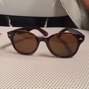 Ray-Ban Rounded Wayfarer Sunglasses